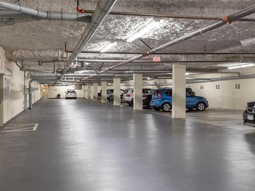 513-623 Treanor Ave, Langford, BC - Indoor Photo Showing Garage