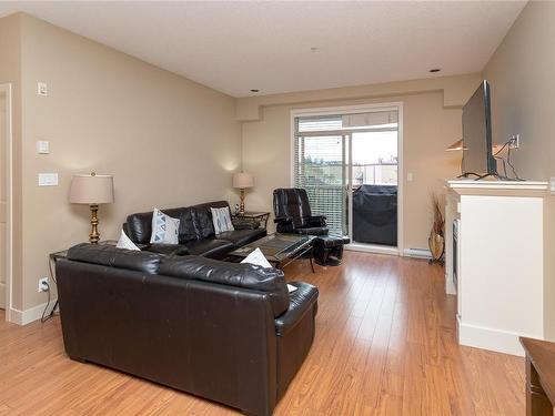 513-623 Treanor Ave, Langford, BC - Indoor Photo Showing Living Room