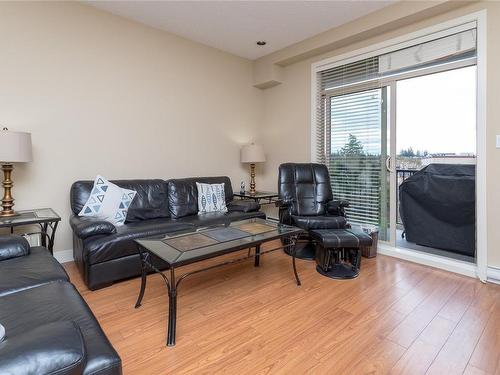 513-623 Treanor Ave, Langford, BC - Indoor Photo Showing Living Room