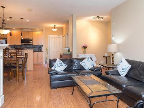 513-623 Treanor Ave, Langford, BC - Indoor Photo Showing Living Room