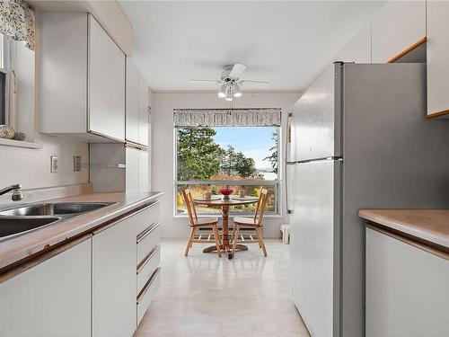 2140-2600 Ferguson Rd, Central Saanich, BC - Indoor Photo Showing Kitchen With Double Sink