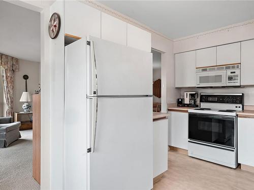 2140-2600 Ferguson Rd, Central Saanich, BC - Indoor Photo Showing Kitchen