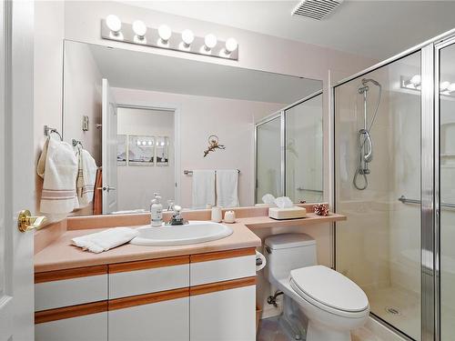 2140-2600 Ferguson Rd, Central Saanich, BC - Indoor Photo Showing Bathroom