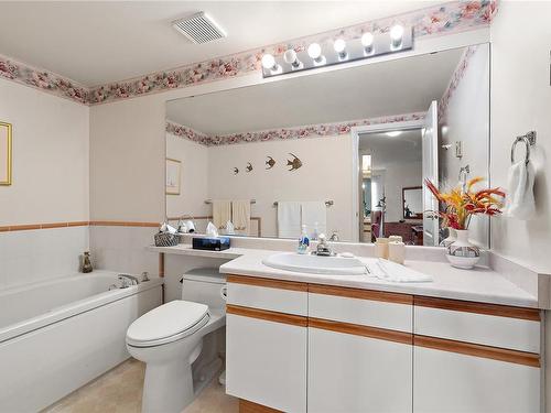 2140-2600 Ferguson Rd, Central Saanich, BC - Indoor Photo Showing Bathroom