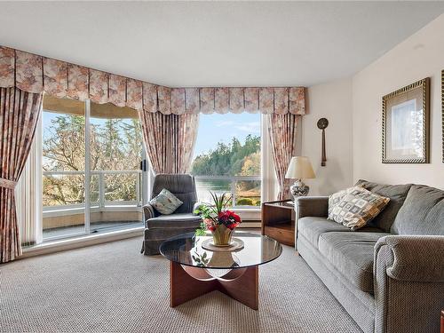 2140-2600 Ferguson Rd, Central Saanich, BC - Indoor Photo Showing Living Room