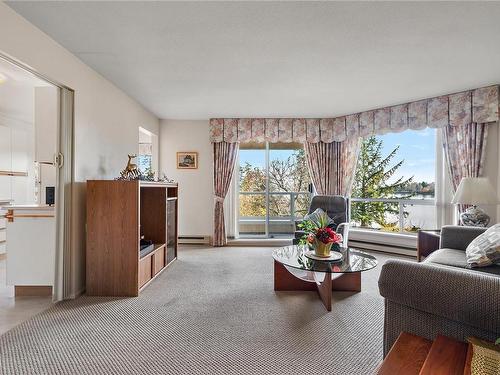 2140-2600 Ferguson Rd, Central Saanich, BC - Indoor Photo Showing Living Room