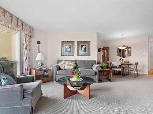 2140-2600 Ferguson Rd, Central Saanich, BC - Indoor Photo Showing Living Room