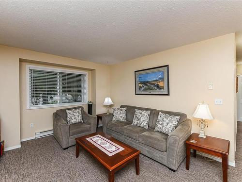 201-220 Back Rd, Courtenay, BC - Indoor Photo Showing Living Room