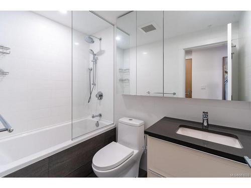 2103-777 Herald St, Victoria, BC - Indoor Photo Showing Bathroom