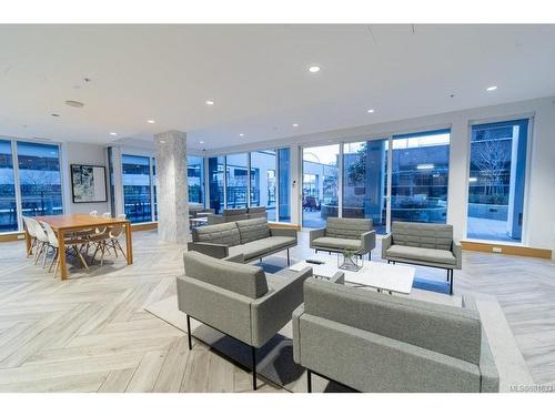 2103-777 Herald St, Victoria, BC - Indoor Photo Showing Living Room