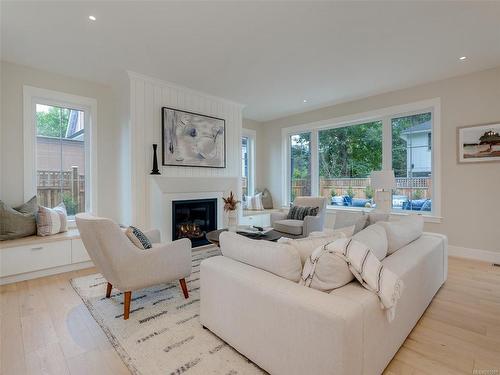 2076 Hampshire Lane, Oak Bay, BC 