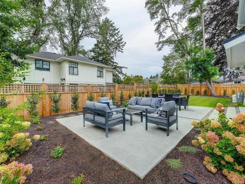 2076 Hampshire Lane, Oak Bay, BC 