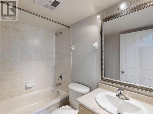 2208 - 18 Parkview Avenue, Toronto, ON - Indoor Photo Showing Bathroom