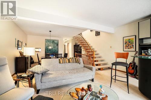 2308 Walsh Avenue, Ottawa, ON - Indoor Photo Showing Living Room