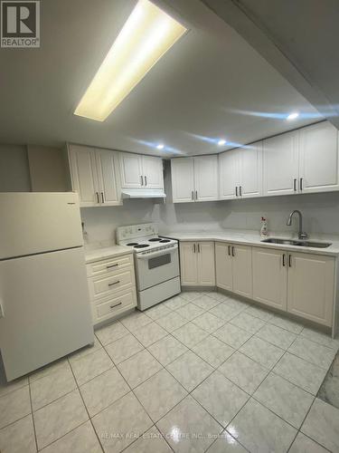 100 Roxana Avenue, Vaughan, ON - Indoor Photo Showing Kitchen