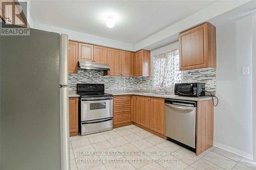 5787 Tiz Road, Mississauga, ON - Indoor Photo Showing Kitchen