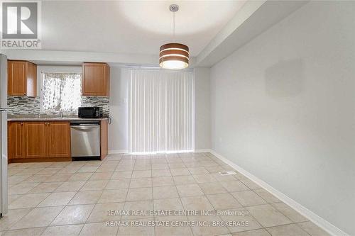 5787 Tiz Road, Mississauga, ON - Indoor Photo Showing Kitchen