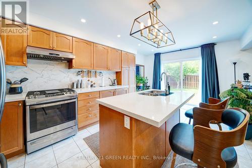 625 Autumnwood Trail, Oshawa, ON - Indoor Photo Showing Kitchen With Double Sink