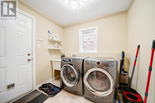 625 Autumnwood Trail, Oshawa, ON - Indoor Photo Showing Laundry Room