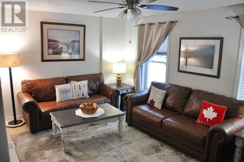 502 Remembrance Street, Timmins (Porcupine - West), ON - Indoor Photo Showing Living Room