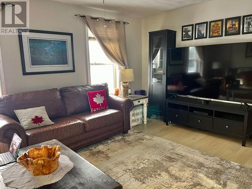 502 Remembrance Street, Timmins (Porcupine - West), ON - Indoor Photo Showing Living Room