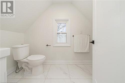 Bathroom with toilet, a textured ceiling, and vaulted ceiling - 45 Munroe Street, Hamilton, ON - Indoor Photo Showing Bathroom