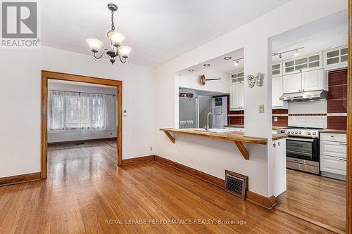 107 Russell Avenue, Ottawa, ON - Indoor Photo Showing Kitchen