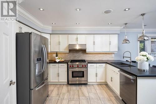 1209 Bowman Drive, Oakville, ON - Indoor Photo Showing Kitchen With Double Sink With Upgraded Kitchen