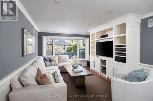 1209 Bowman Drive, Oakville, ON - Indoor Photo Showing Living Room