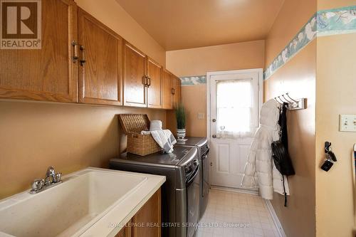 1209 Bowman Drive, Oakville, ON - Indoor Photo Showing Laundry Room