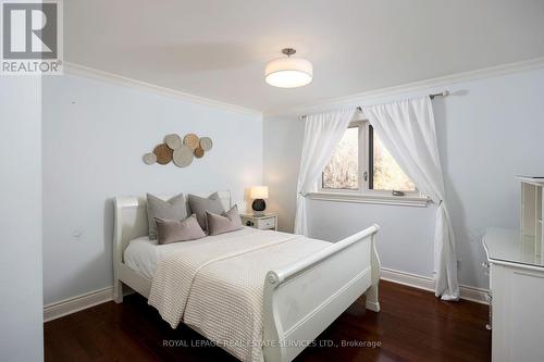 1209 Bowman Drive, Oakville, ON - Indoor Photo Showing Bedroom