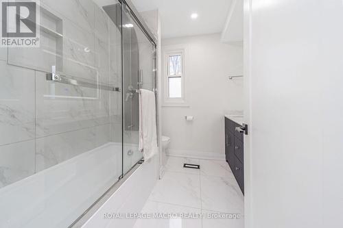 45 Munroe Street, Hamilton, ON - Indoor Photo Showing Bathroom