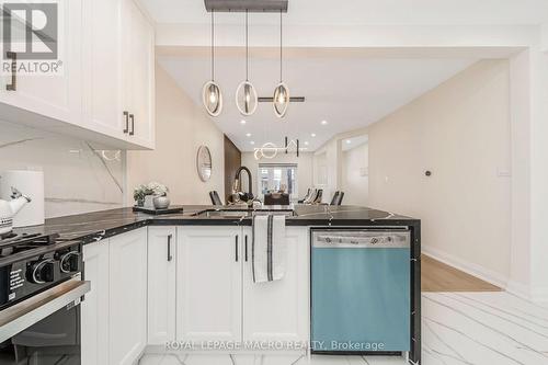 45 Munroe Street, Hamilton, ON - Indoor Photo Showing Kitchen With Upgraded Kitchen