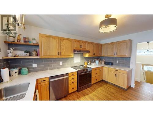 1608 Staple Crescent, Cranbrook, BC - Indoor Photo Showing Kitchen