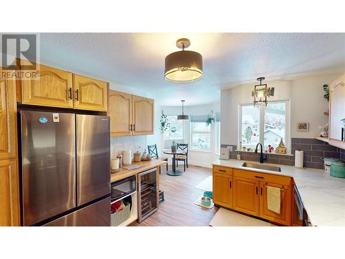 1608 Staple Crescent, Cranbrook, BC - Indoor Photo Showing Kitchen