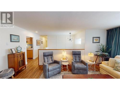 1608 Staple Crescent, Cranbrook, BC - Indoor Photo Showing Living Room