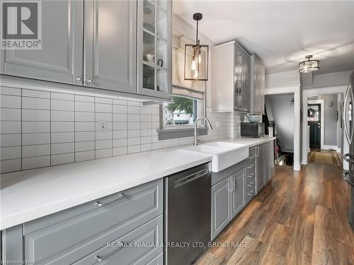 259 Dufferin Street, Fort Erie (332 - Central), ON - Indoor Photo Showing Kitchen