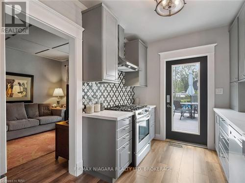 259 Dufferin Street, Fort Erie (332 - Central), ON - Indoor Photo Showing Kitchen