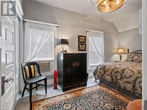 259 Dufferin Street, Fort Erie (332 - Central), ON - Indoor Photo Showing Bedroom