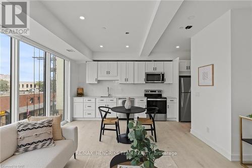 1 Bedroom - 57 Carlisle Street, St. Catharines (451 - Downtown), ON - Indoor Photo Showing Kitchen