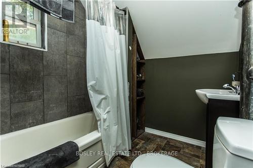 27 Ida Street, St. Catharines (450 - E. Chester), ON - Indoor Photo Showing Bathroom