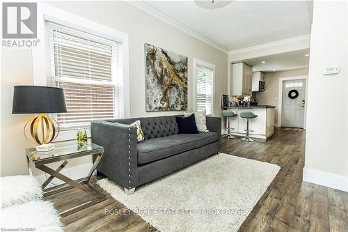 27 Ida Street, St. Catharines (450 - E. Chester), ON - Indoor Photo Showing Living Room