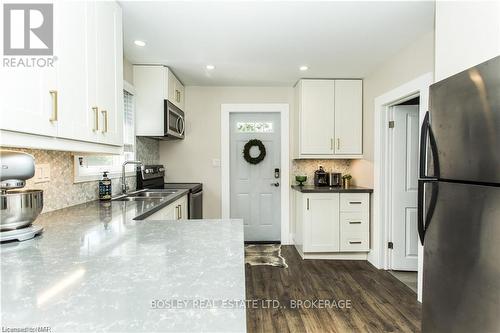 27 Ida Street, St. Catharines (450 - E. Chester), ON - Indoor Photo Showing Kitchen With Double Sink