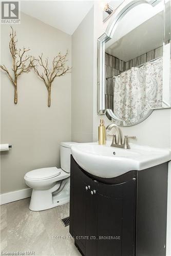 27 Ida Street, St. Catharines (450 - E. Chester), ON - Indoor Photo Showing Bathroom