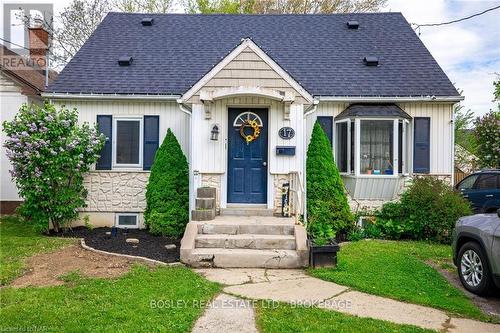 17 Mccalla Drive, St. Catharines (446 - Fairview), ON - Outdoor With Facade