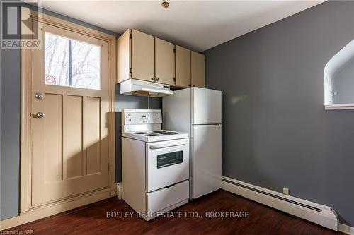 17 Mccalla Drive, St. Catharines (446 - Fairview), ON - Indoor Photo Showing Kitchen