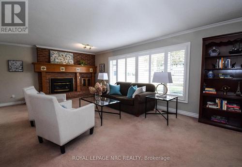 15 Burgess Drive, Grimsby (542 - Grimsby East), ON - Indoor Photo Showing Living Room With Fireplace