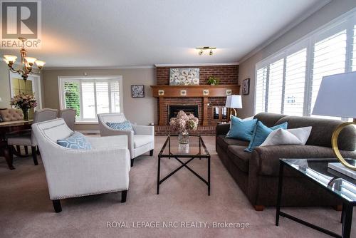 15 Burgess Drive, Grimsby (542 - Grimsby East), ON - Indoor Photo Showing Living Room With Fireplace