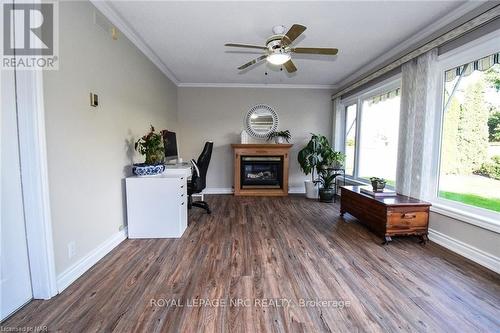 15 Burgess Drive, Grimsby (542 - Grimsby East), ON - Indoor With Fireplace