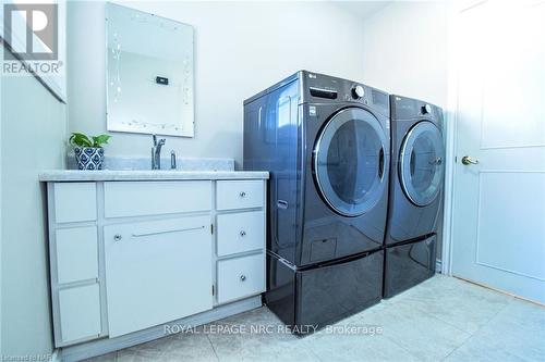 15 Burgess Drive, Grimsby (542 - Grimsby East), ON - Indoor Photo Showing Laundry Room